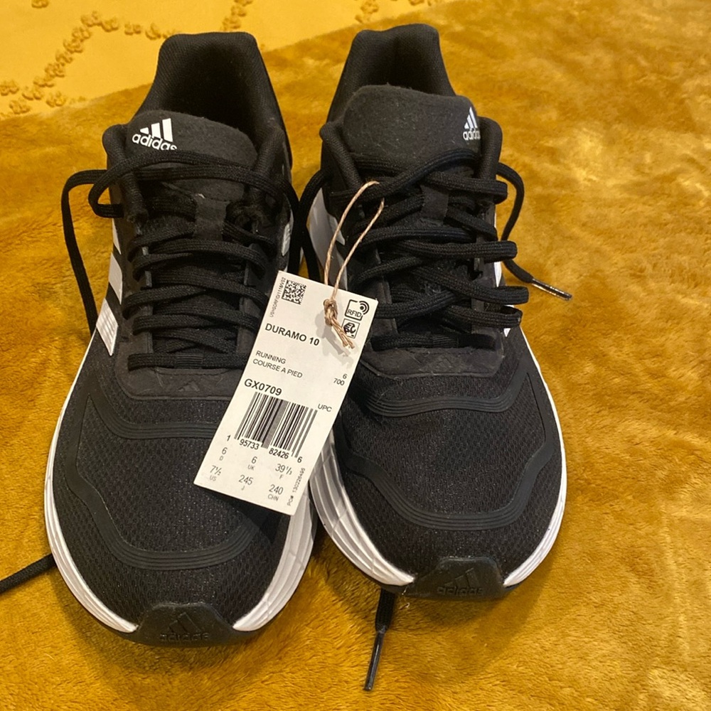 NWT Light Motion Athletic adidas shoes. Size 7.5